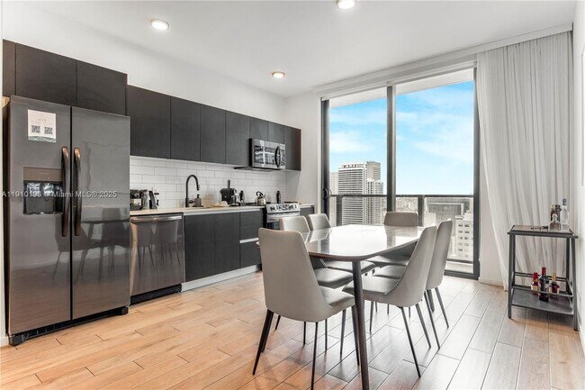 Building Photo - 398 NE 5th St