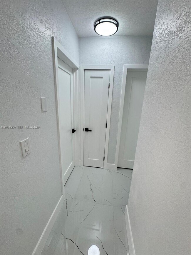 Building Photo - 1096 NE 157th Ter