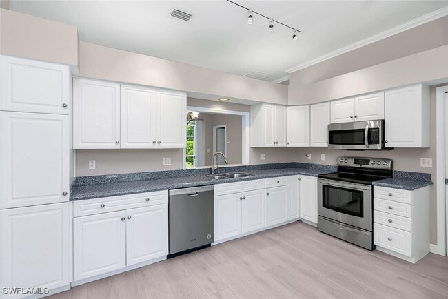 Building Photo - 2389 Piccadilly Circus