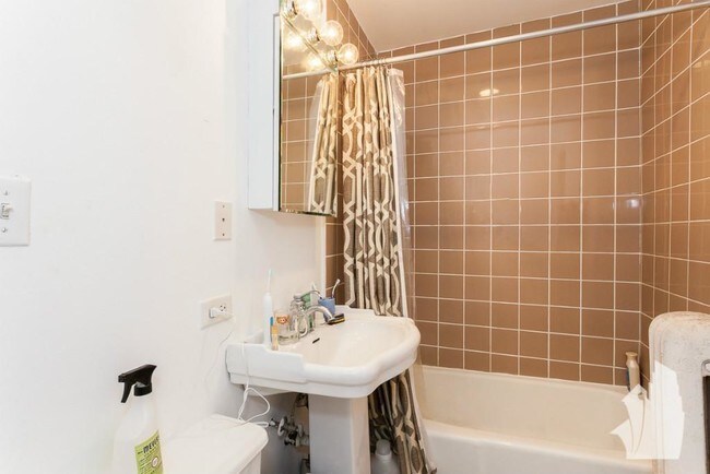 Foto del edificio - 681.5 W WRIGHTWOOD #2W