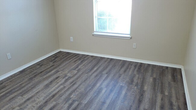 Foto del edificio - Beautiful 3/2/2 Available March!