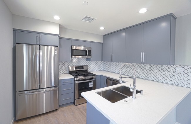 Cocina completa - 4271 Rosewood Ave