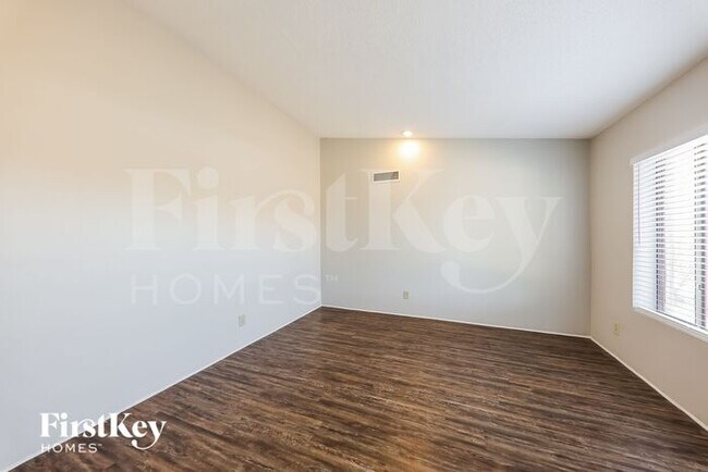 Foto del edificio - 7425 West Columbine Drive