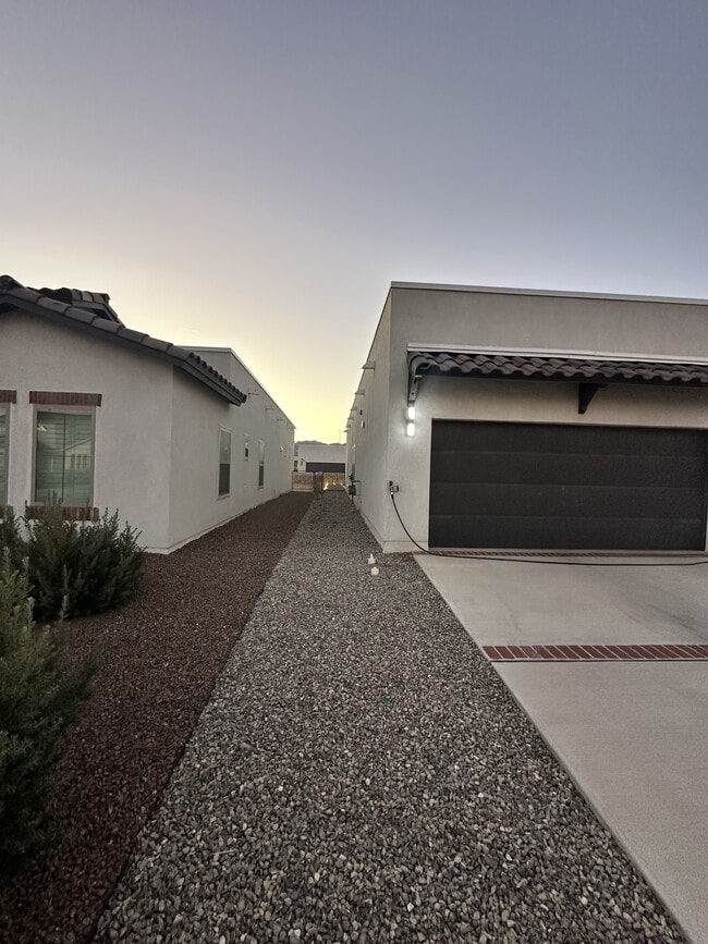 Foto del edificio - 10729 Deion Sanders Dr