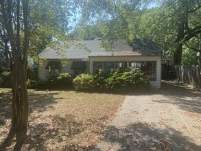 Building Photo - 1716 Lilac Cir
