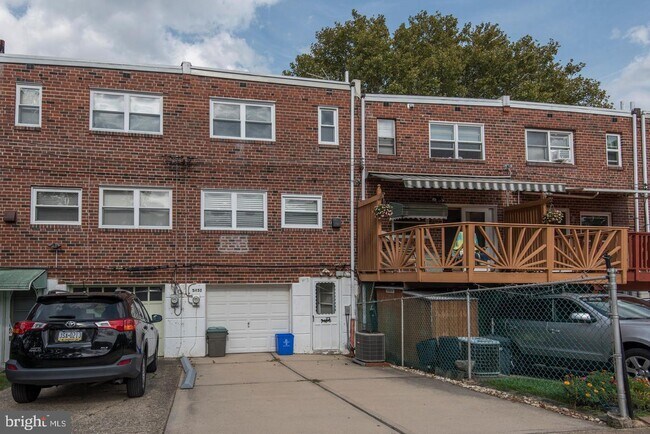 Building Photo - 5452 Vicaris St