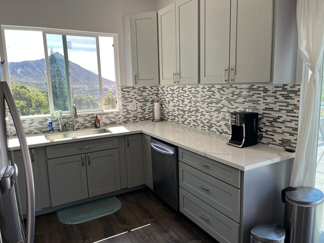 Building Photo - Beautifully fully furnished standalone 2-bedroom, 2-bathroom unit with breathtaking views!