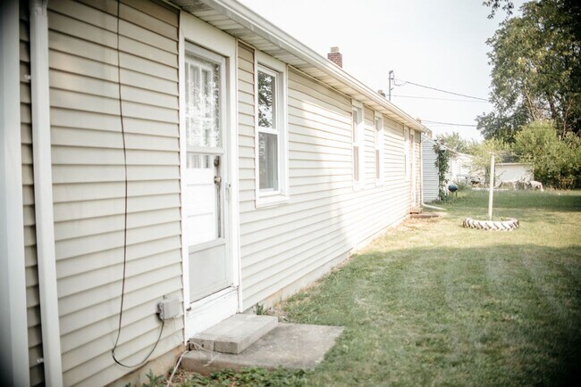 Building Photo - 1080 Kelly Dr