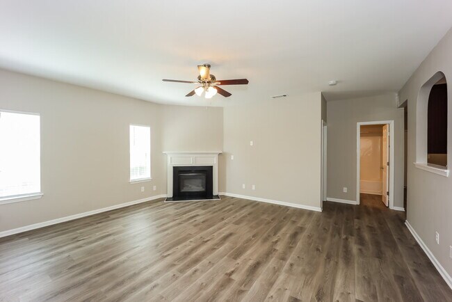 Building Photo - 6109 Hemperly Rd