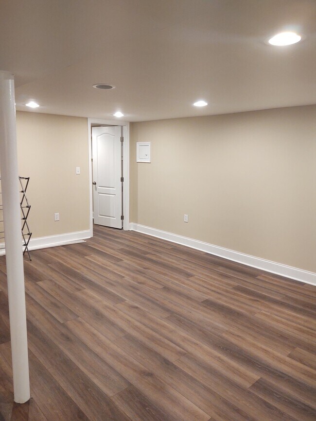 Building Photo - 5658 Calyn Rd