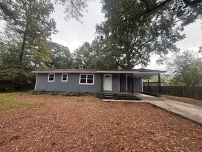 Building Photo - 826 Shannon Cir NE