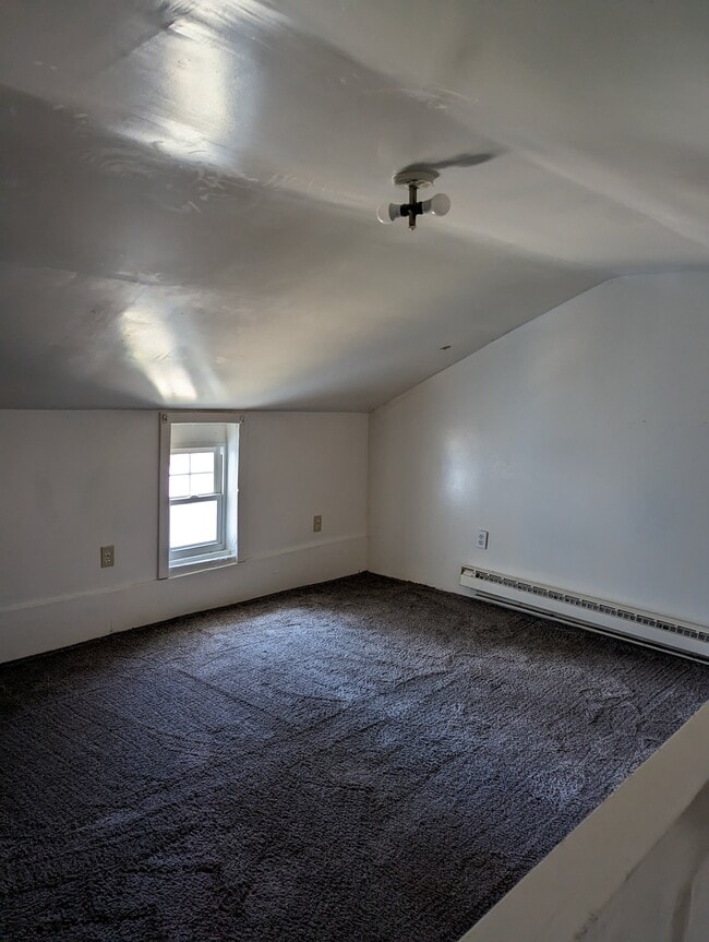 bedroom1 - 134 Hillsdale Street