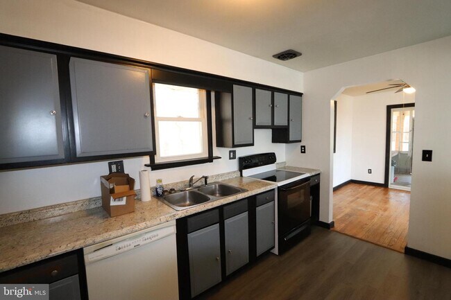 Foto del edificio - 9350 Wise Ln