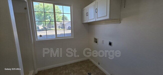 Foto del edificio - 1947 E 40 S Cir