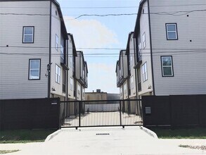Building Photo - 2109 Marnel Rd