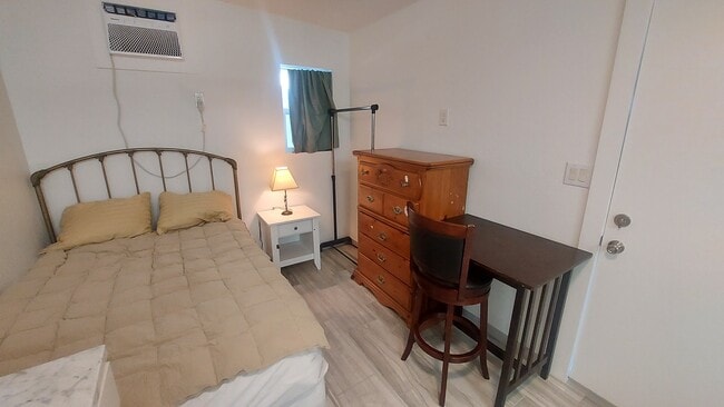 Building Photo - 1812 N 68th Dr