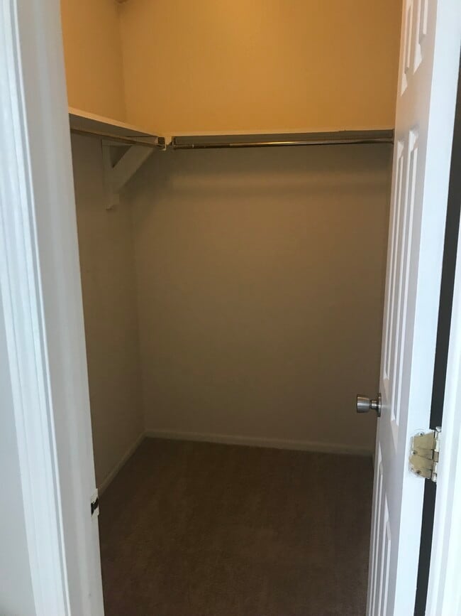 Building Photo - 2018 Yorktowne Dr