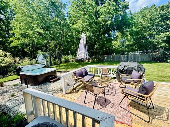 Building Photo - 676 Treeside Dr