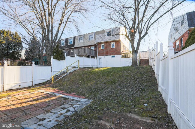 Building Photo - 5676 Arnhem Rd