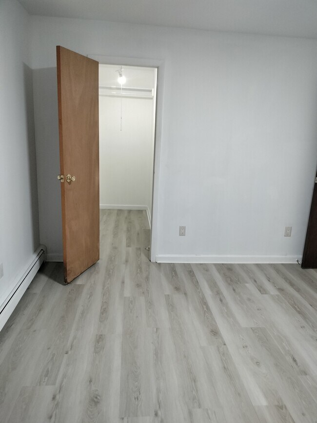 Foto del edificio - 17 Martha Ave