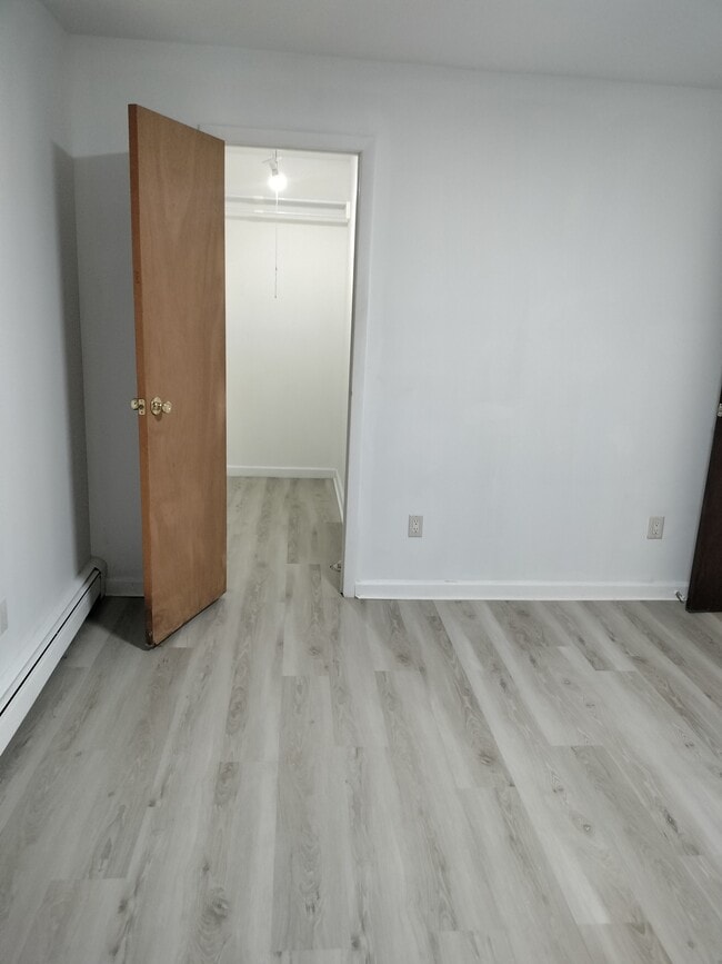 Building Photo - 17 Martha Ave