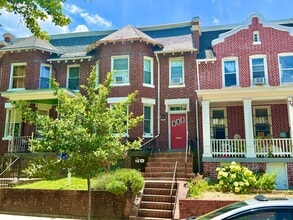 Building Photo - 740 Quebec Place NW