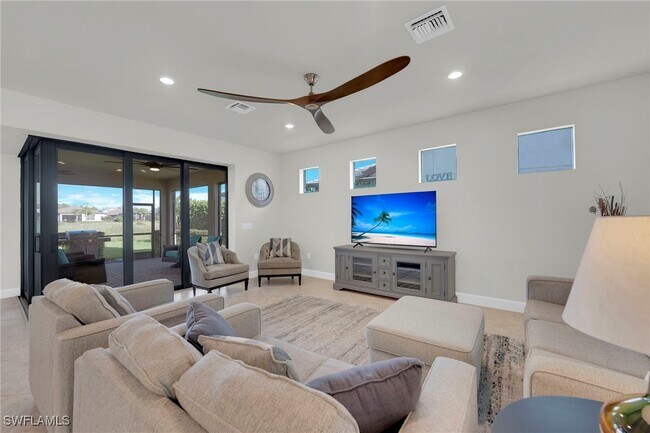 Foto del edificio - 19912 Beverly Park Rd