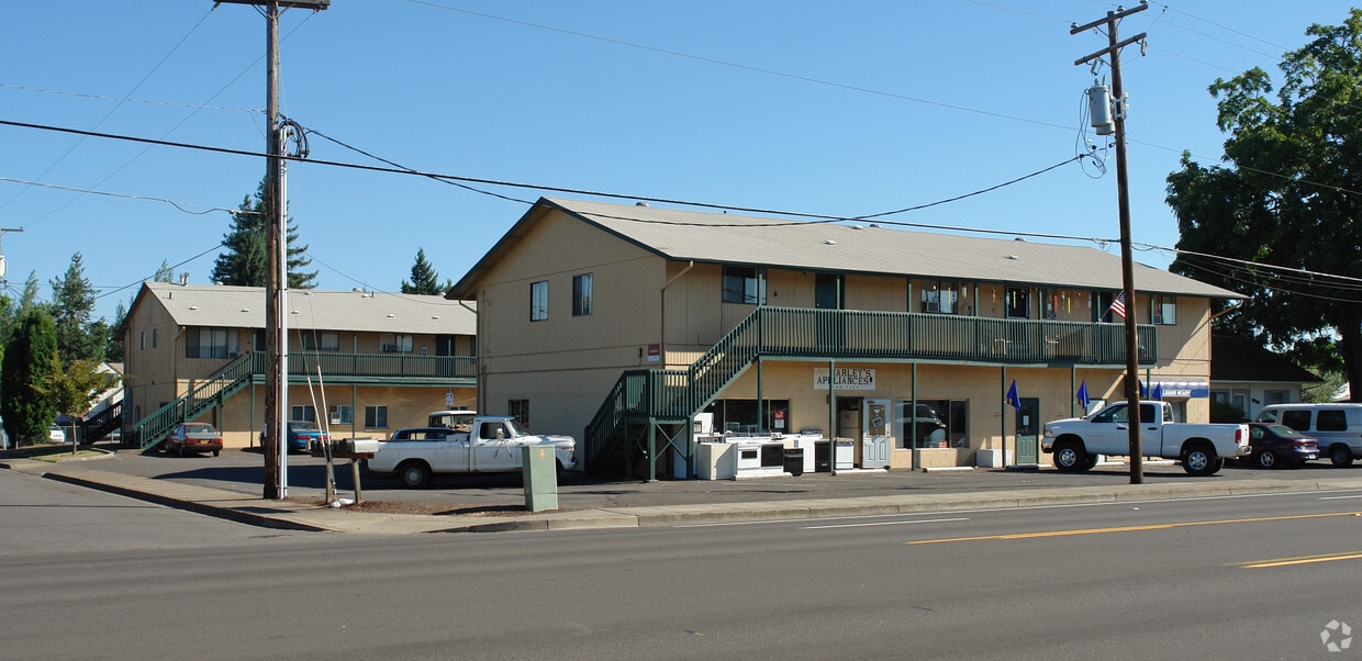 Building Photo - Main Street Apartments