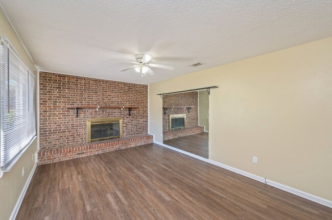 Building Photo - Updated 3 Bedroom in Great Location!