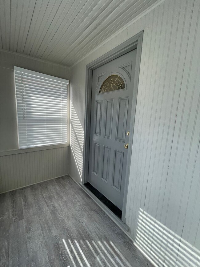 Foto del edificio - Charming 2-Bedroom Single Family Home with...