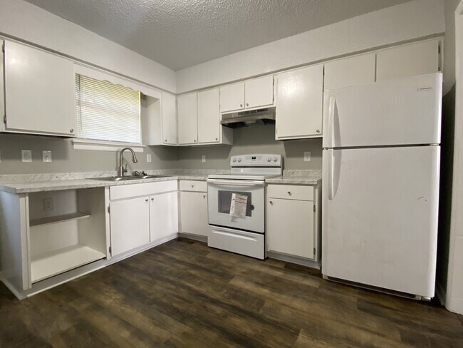 Foto del edificio - 107 Old Trail Ct