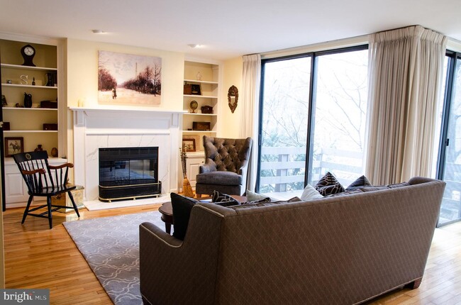 Foto del edificio - 10 Hampshire Woods Ct