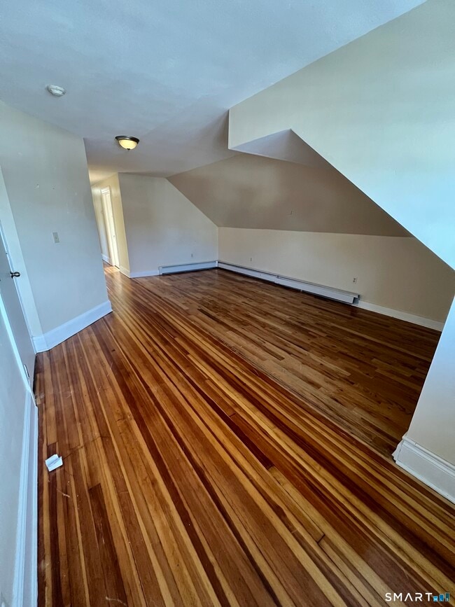 Foto del edificio - 62 Quaker Ln S