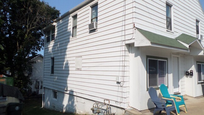 Building Photo - 404 Hillside Ave
