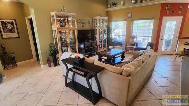 Building Photo - 15 Cypress Point Dr