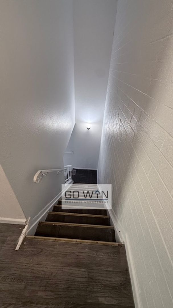 Photo - 3 Bed/ 1 Bath Townhouse - W/ Washer Dryer