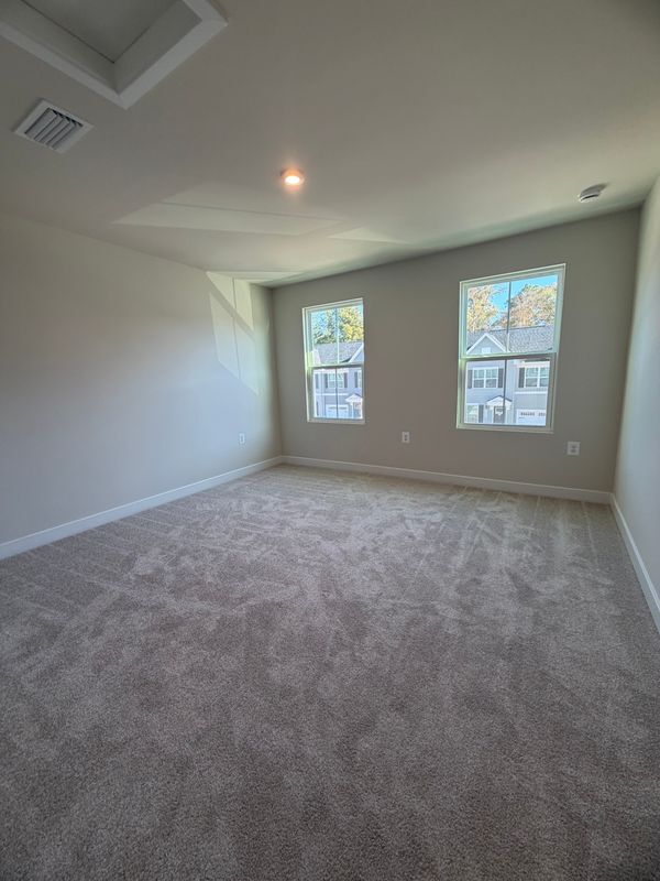 Foto del edificio - 18347 Centennial Cir