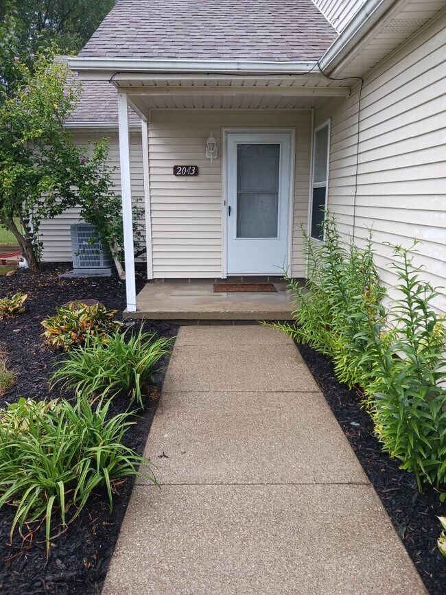 Foto del edificio - 2043 Rolling Meadows Ln