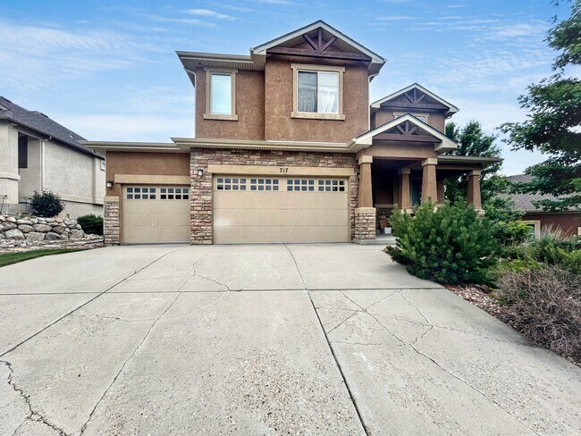 Foto del edificio - 717 Black Arrow Dr