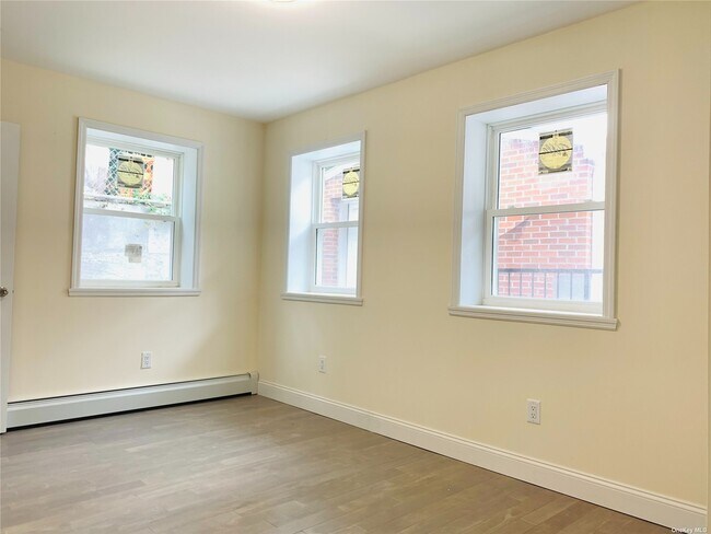Building Photo - 116,15-116-14 14th Rd