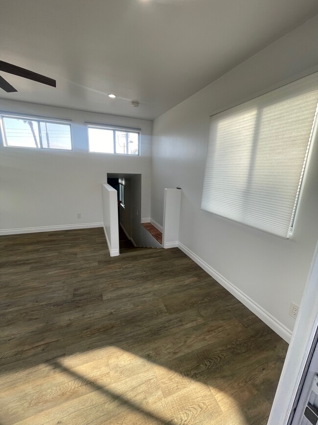 Building Photo - 205 7th Ave