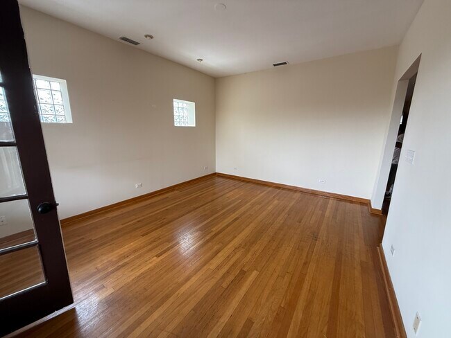 Foto del edificio - 2722 N Kimball Ave