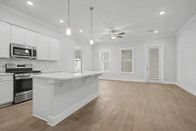 Foto del edificio - 4065 Four Oaks Blvd