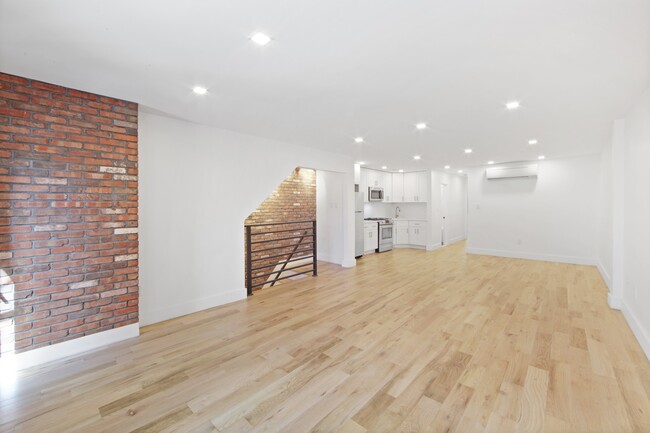 Building Photo - 827 Gates Ave
