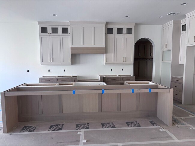 Foto del edificio - Beautiful single story with 4 bedrooms next to Crimson High School