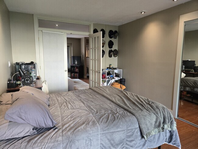Foto del edificio - 1703 W Olive St