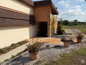 Building Photo - 2180 Country Club Dr