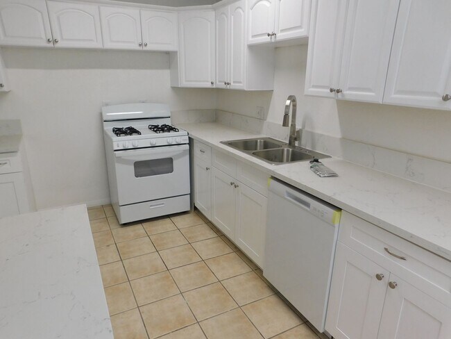 Foto del edificio - Newly Upgraded 2 Bed 1 Bath Apartment!