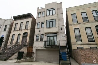 Building Photo - 421 W Armitage Ave