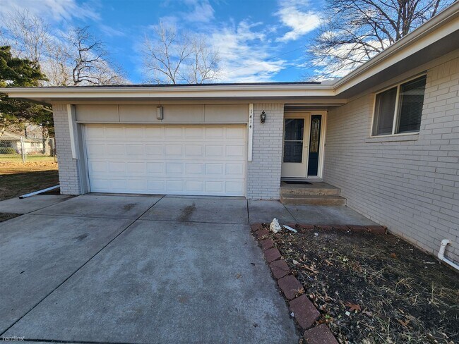 Building Photo - 4 br, 2 bath House - 1414 N Murray Ct